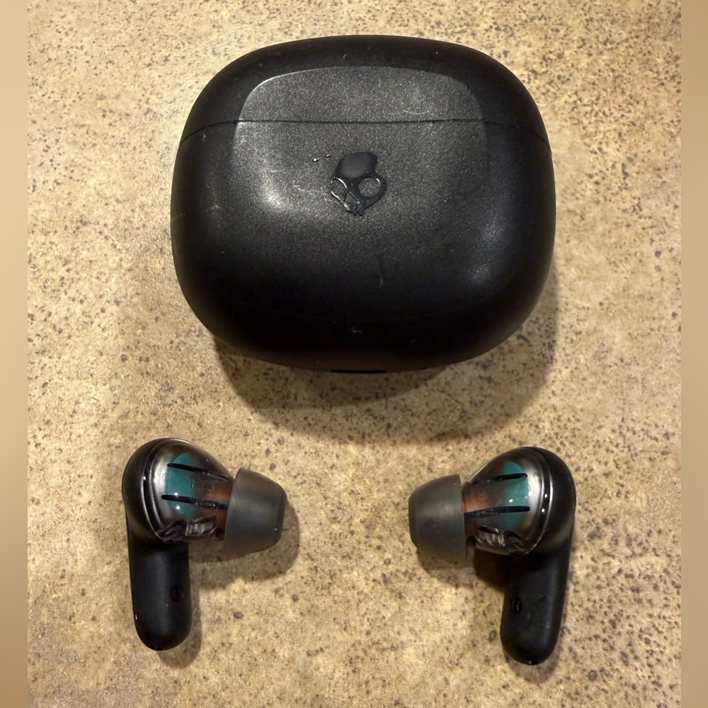 Skullcandy S2RLWL Rail True Wireless Bluetooth in-ear Headphones w/ Case Tested - Picture 2 of 8